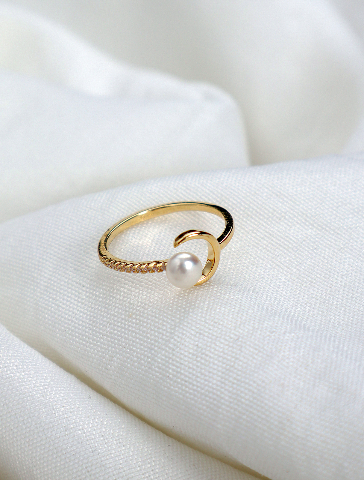 Crescent ring with a pearl stone