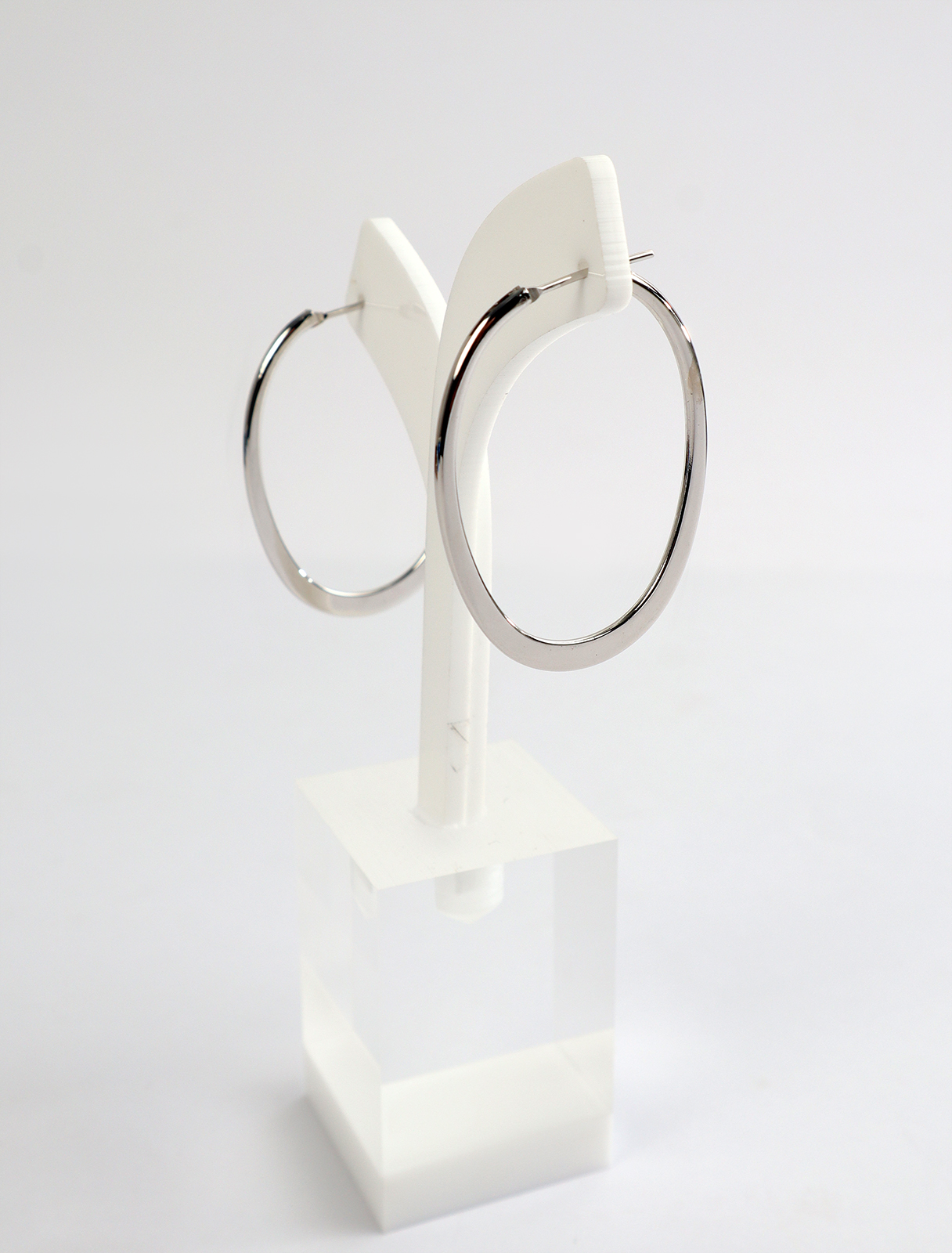 Modern earrings in an oval shape