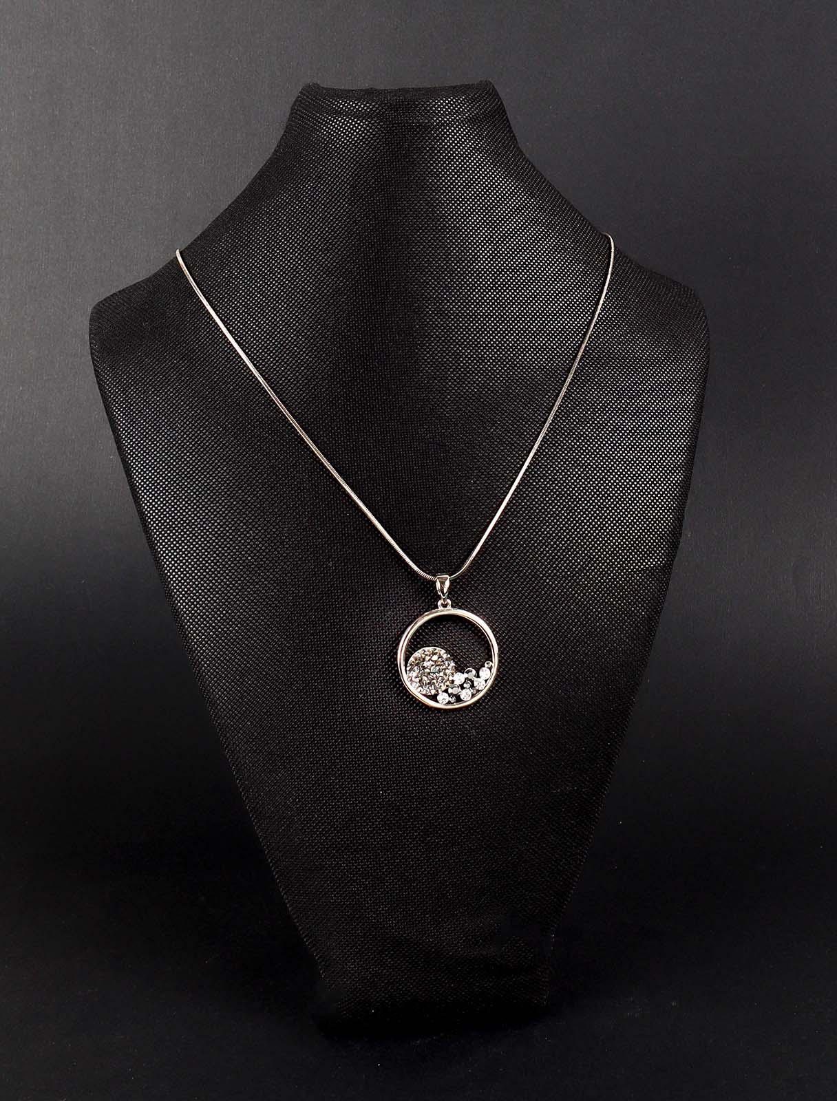 Round pendant necklace decorated with crystal circles